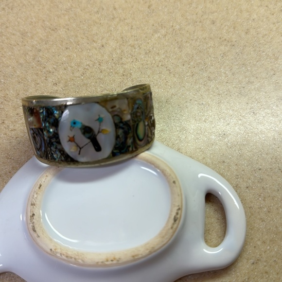 Abalone and silver vintage bird (parrot) cuff bracelet. Made in Arizona. - Picture 2 of 9